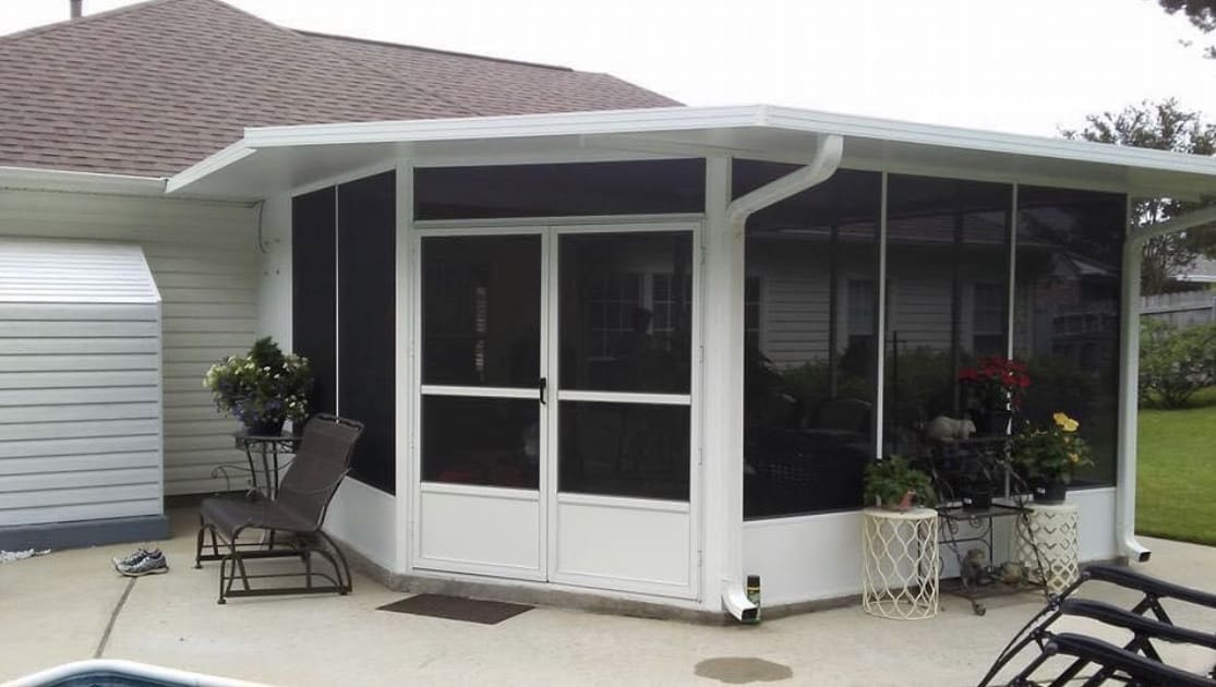 Screen room beside a pool